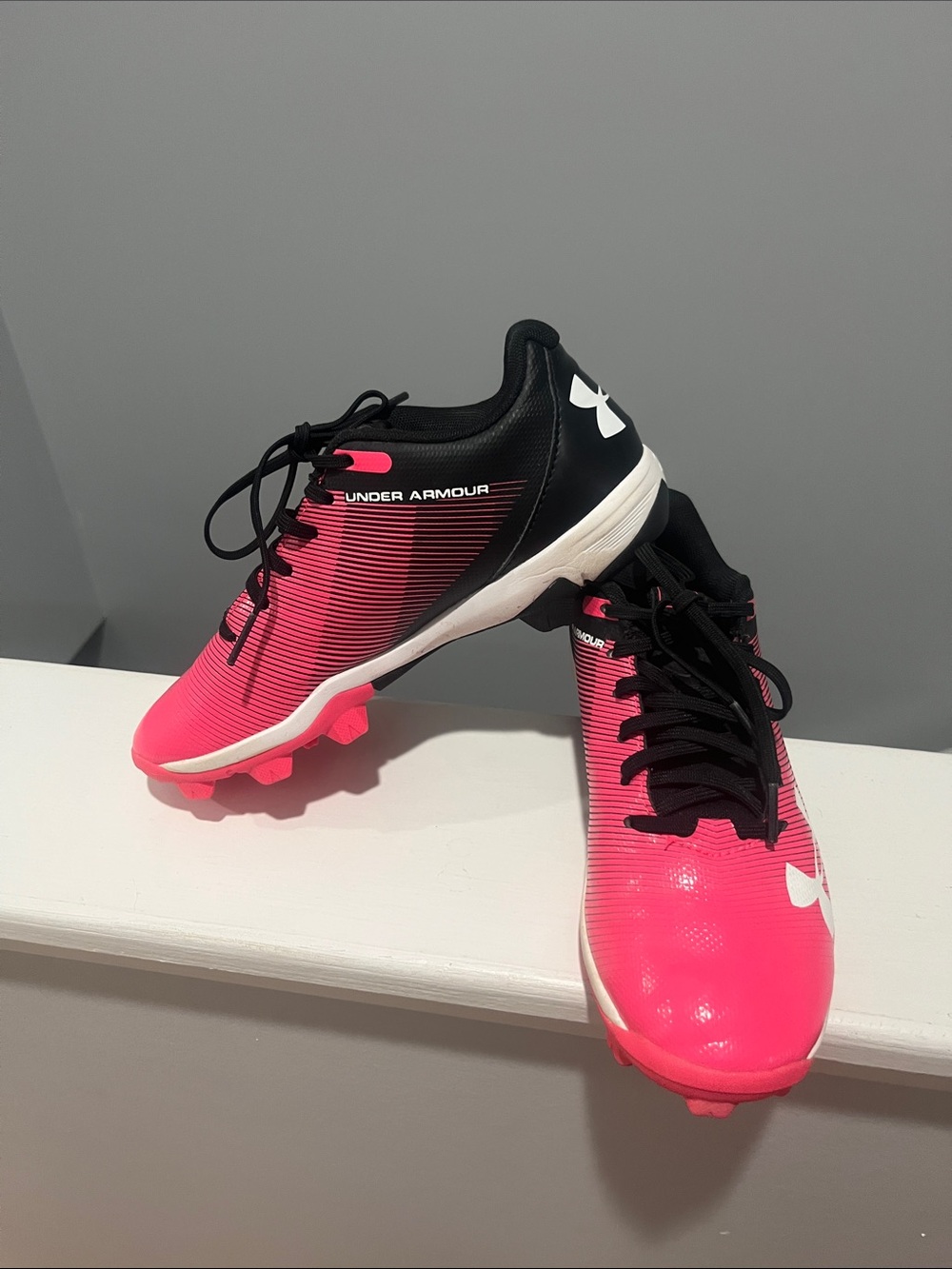 Under Armour Girls Pink and Black Softball Cleats Size 4 1/2 used half a season